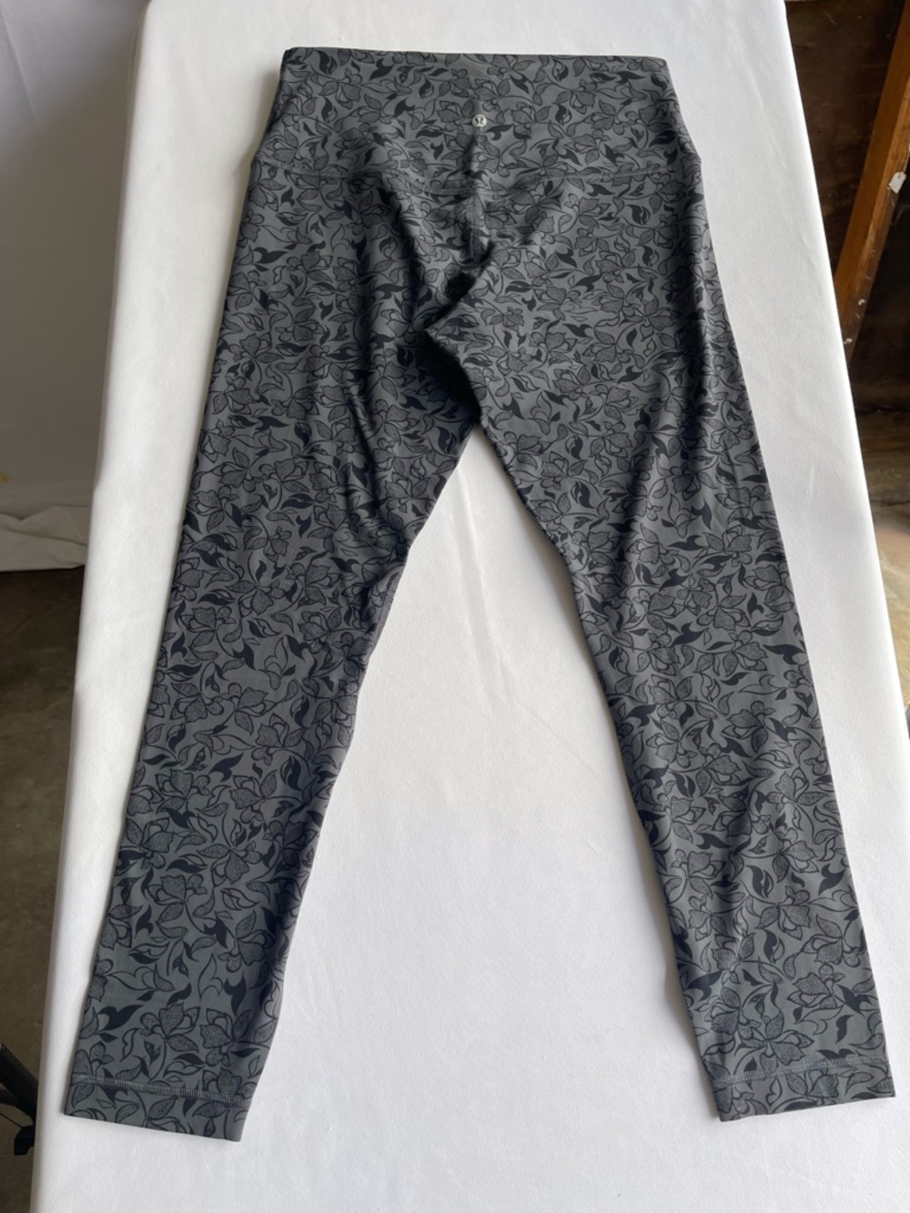 lululemon athletica Gray Floral-Print Leggings - Picture 8 of 11